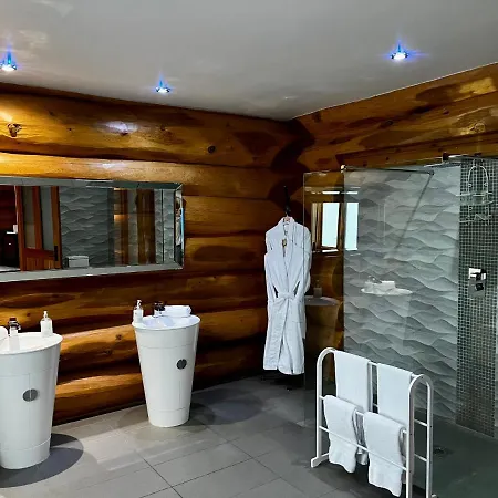 The Log Cabins At The Vu Bathgate Exterior photo