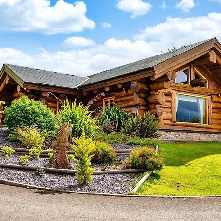 The Log Cabins At The Vu Bathgate Exterior photo