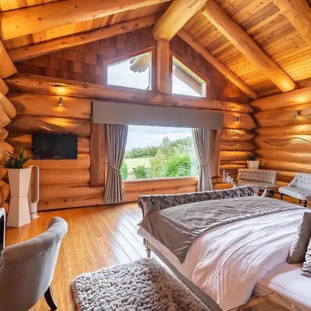 The Log Cabins At The Vu Bathgate Exterior photo