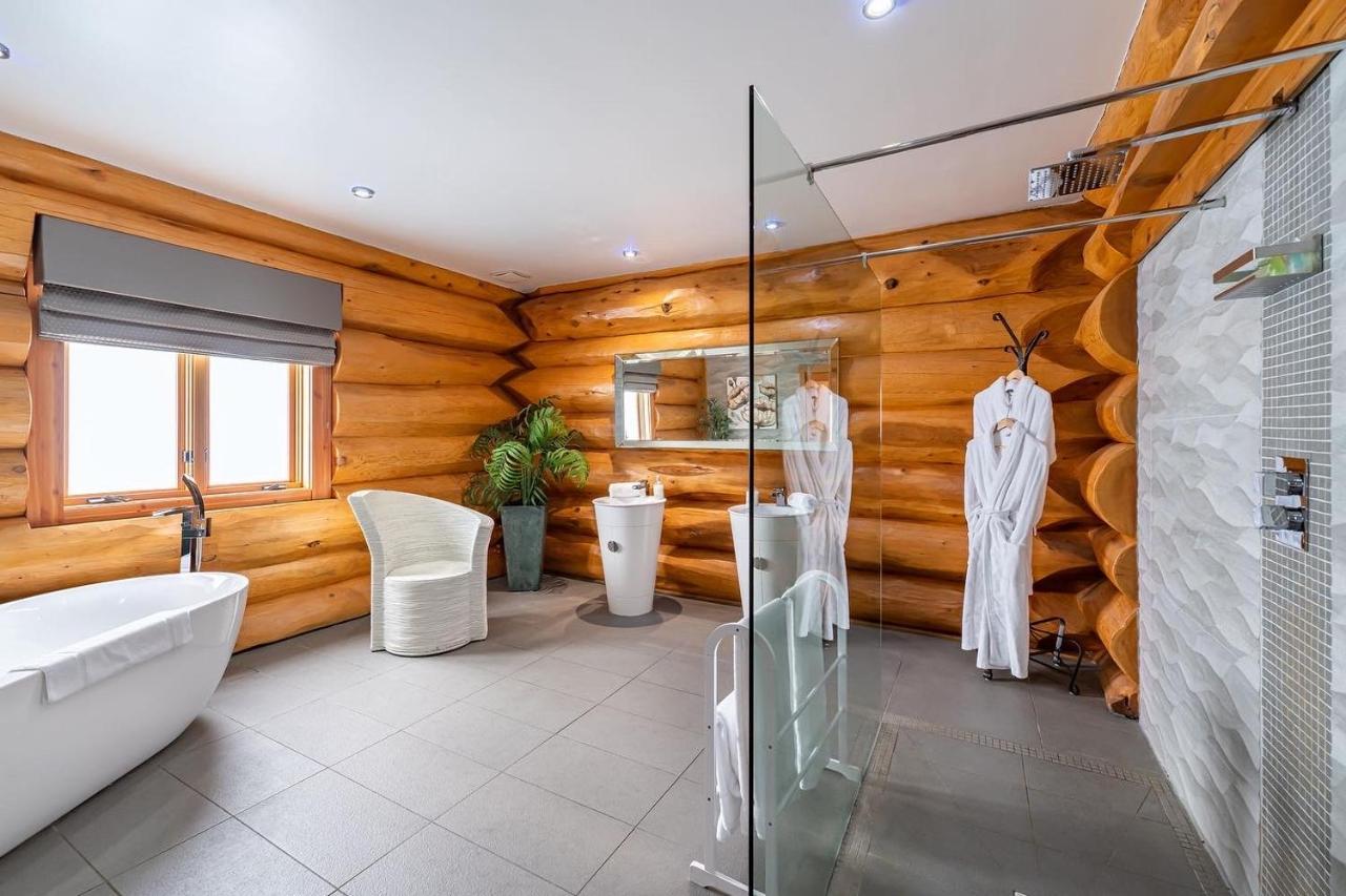 Chalet The Log At The Vu Bathgate